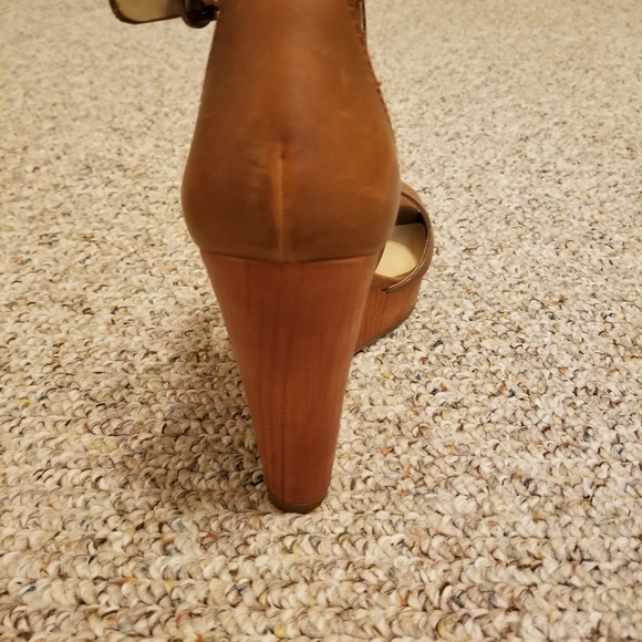 Lucky Brand Wedges - Picture 3 of 10